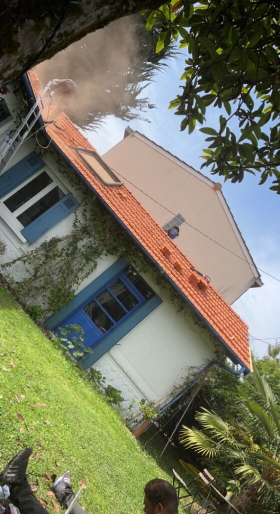 Couverture de toiture avant